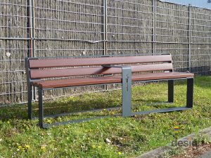 Banc urbain en plastique recyclé marron de la gamme Pura par Ecodesign