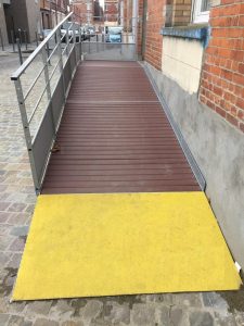 Rampe d'accès pour personnes à mobilité réduite